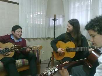 Clase de guitarra con Rafael Bravo